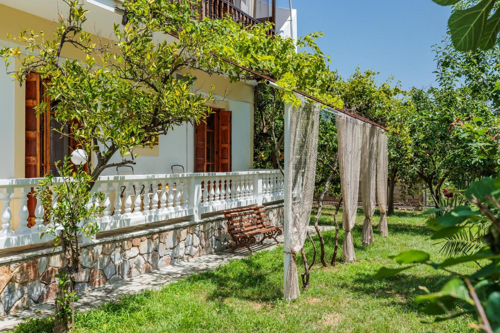 Panagou Studios Skopelos Town Exterior foto