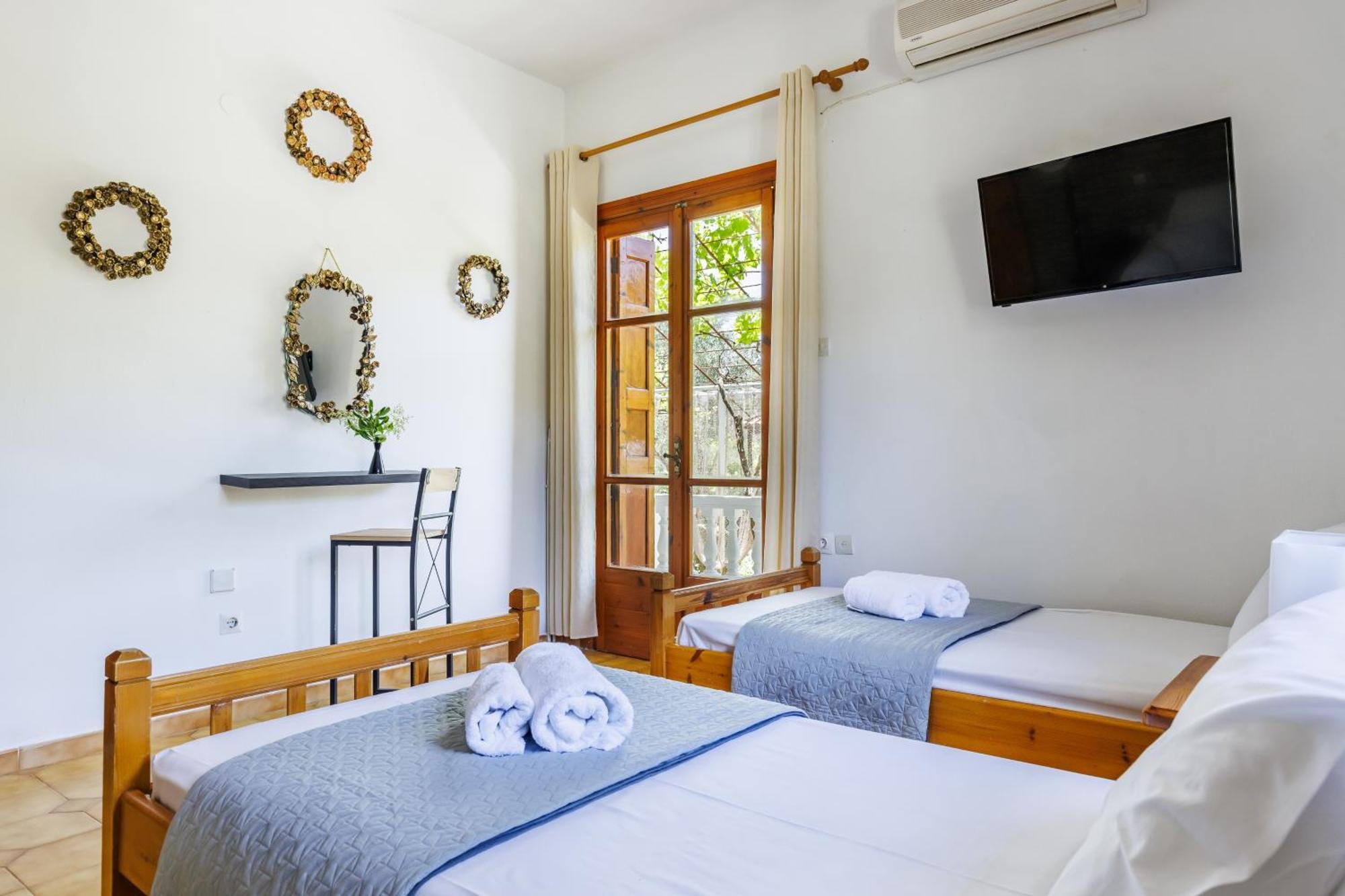 Panagou Studios Skopelos Town Exterior foto